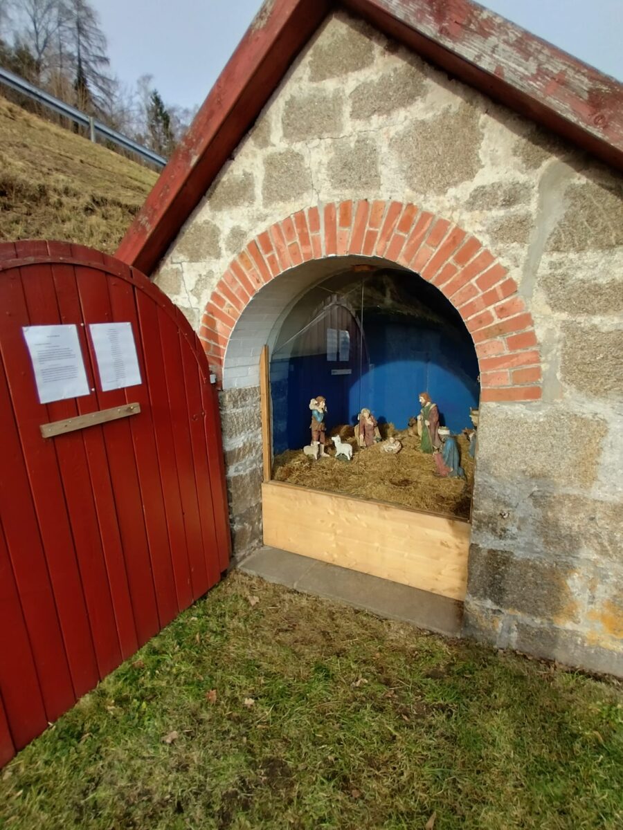 Backofenkrippe am Marktplatz verzaubert Flossenbürg