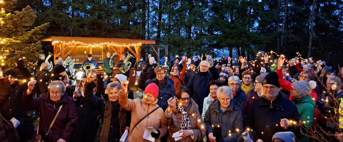 Besinnliche Waldweihnachtsfeier beim Behinderten- und Vitalsportverein in Weiden
