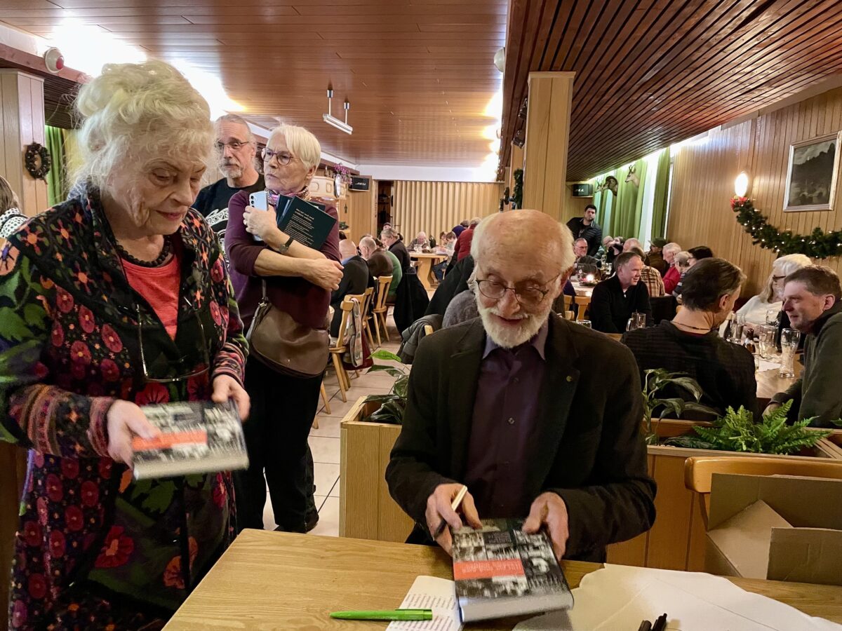 „Was wir euch noch erzählen wollten“: Günther Langhammer stellt Buch vor