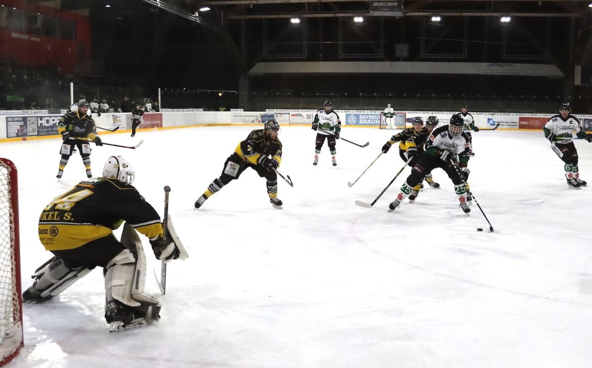 Stiftland Dragons feiern nach hartem Stück Arbeit Felix Köbeles „Golden Goal“