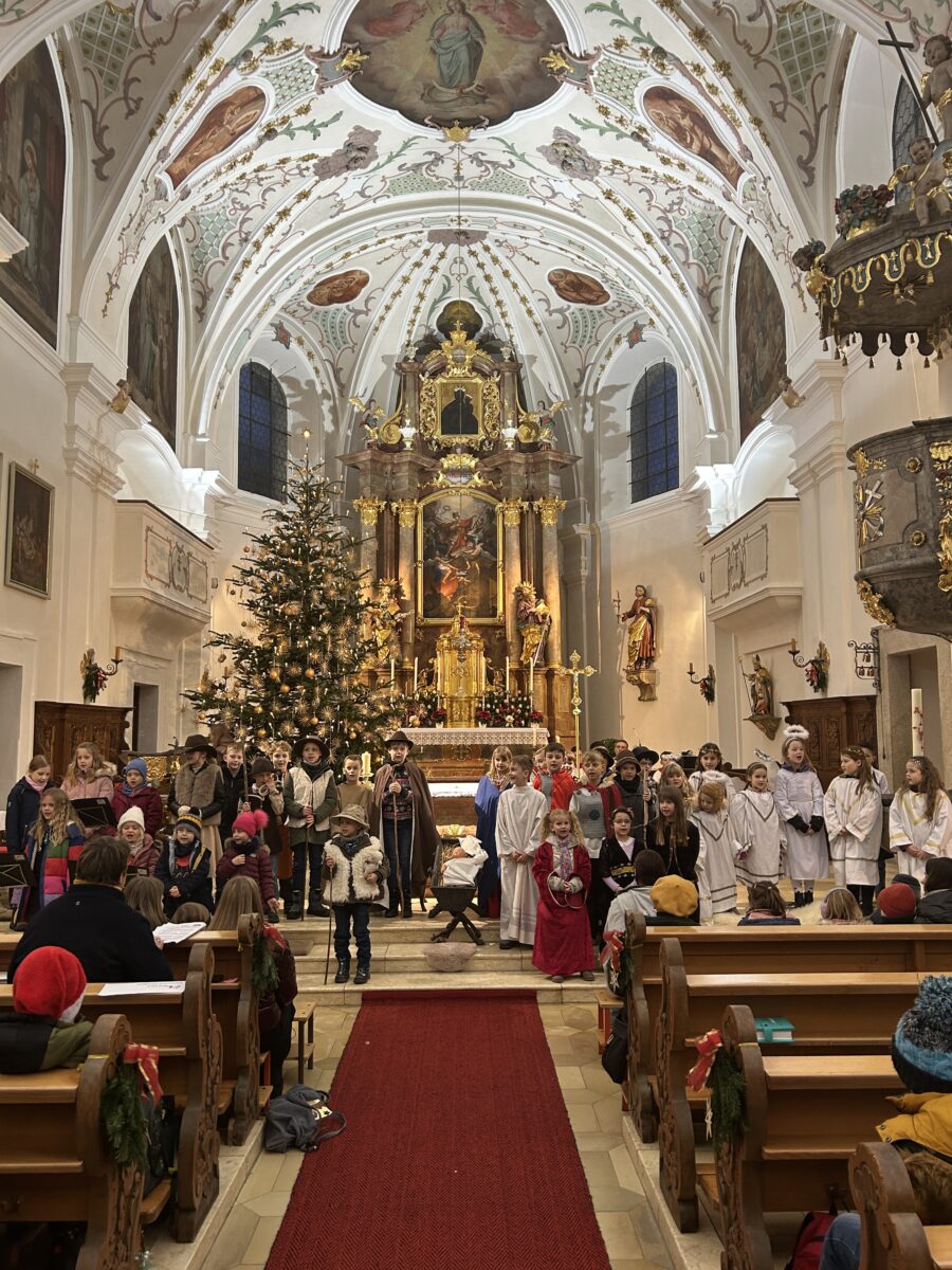 Krippenspiel und Kinderchristmette begeistern in Neustadt/WN
