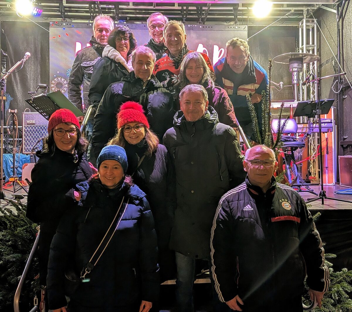 Nostalgie verzaubert Amberger Weihnachtsmarkt mit Hula Hoop