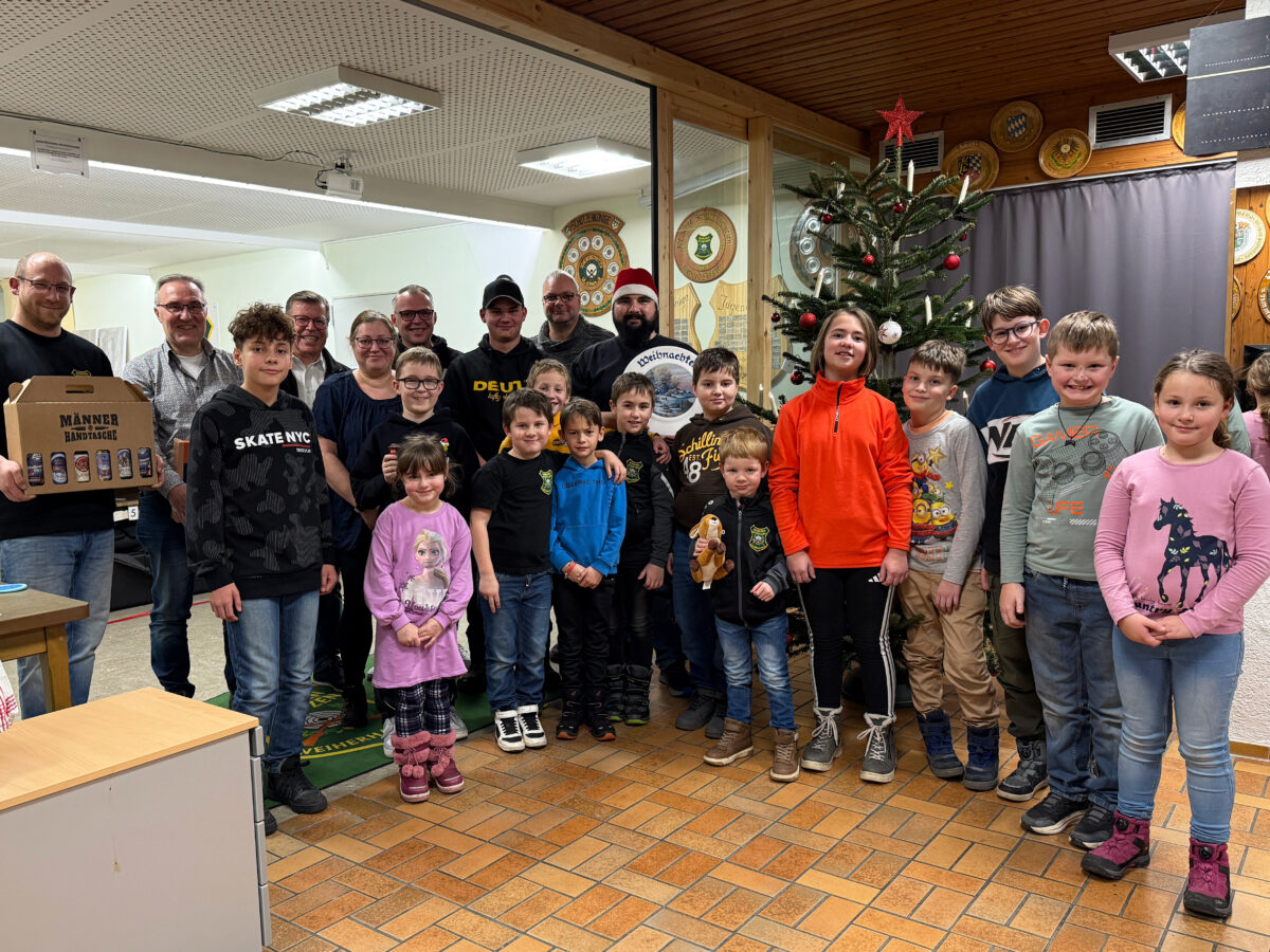 Nussschießen und Nikolaus begeistern SSG-Weihnachtsfeier in Weiherhammer