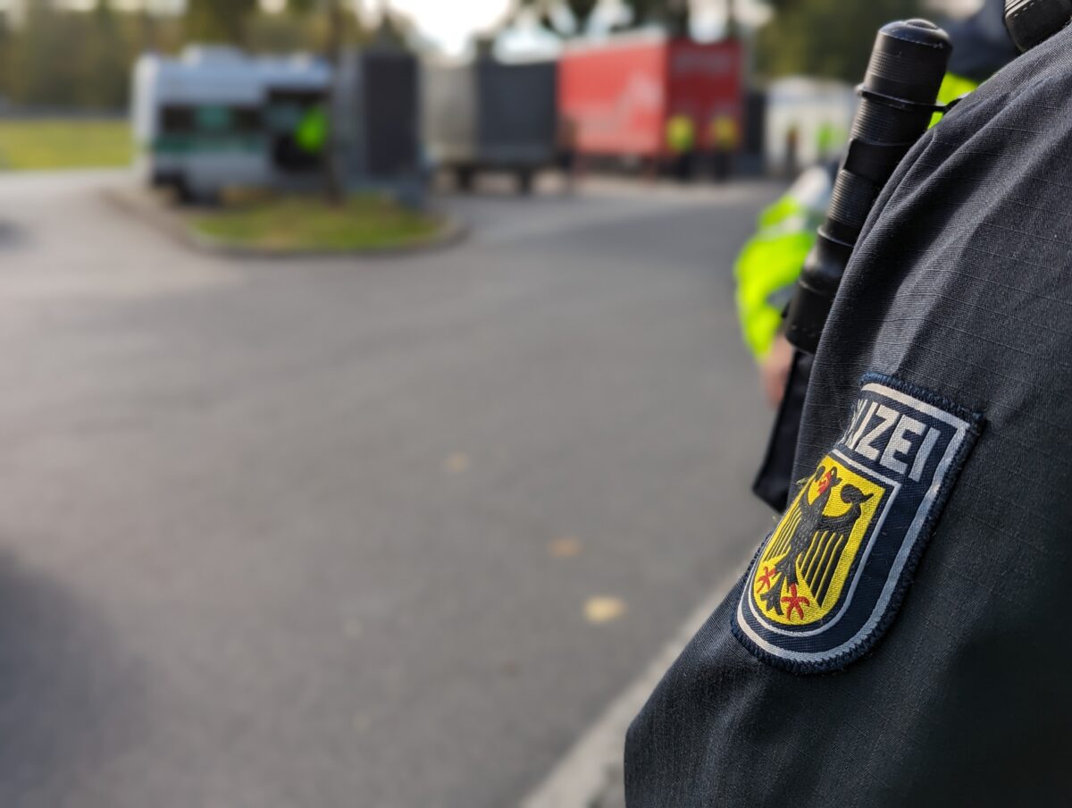 Seniorinnen entlarven Telefonbetrüger in Schwandorf