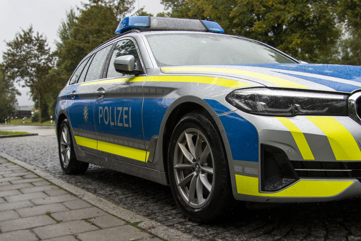 Polizei stoppt Kindertransport auf Christbäumen in Hahnbach