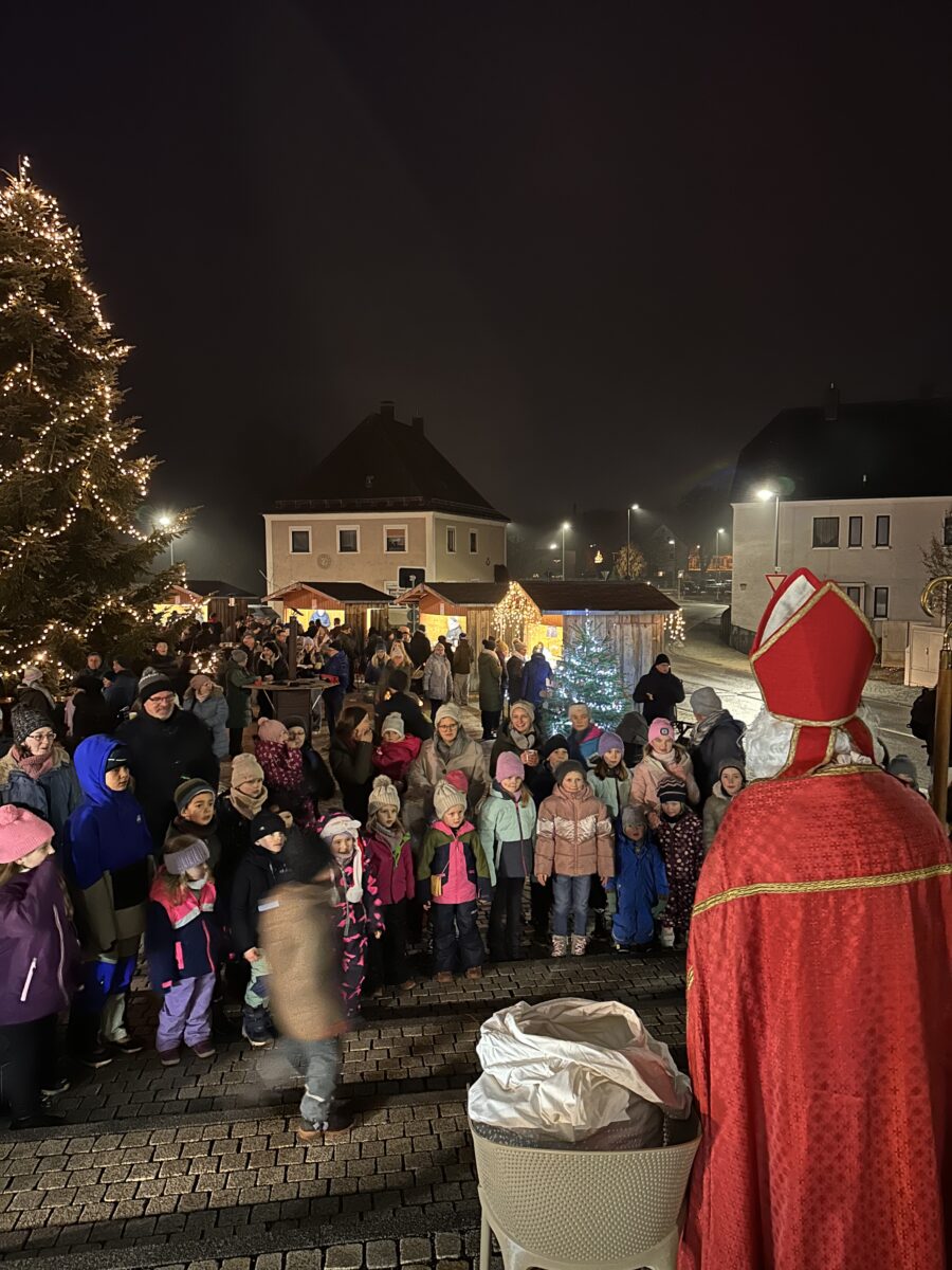 Weihnachten am Beckenweiher begeistert Besucher in Weiherhammer