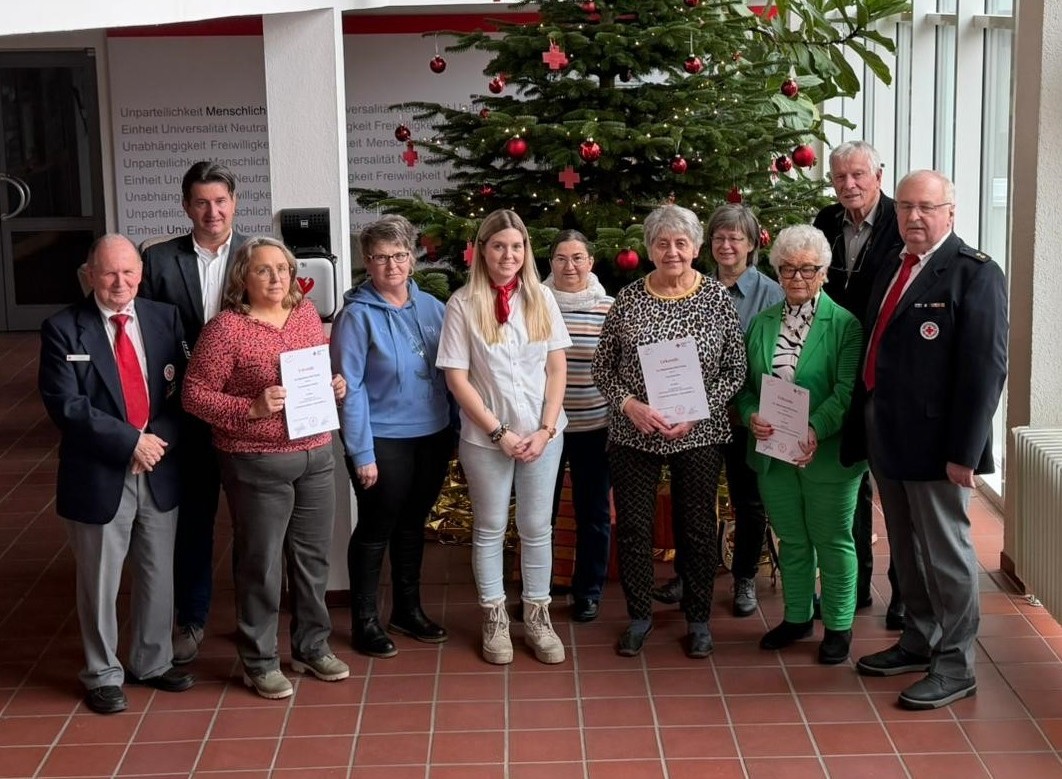 Weihnachtsfeier des BRK mit Ehrungen langjähriger Übungsleiter in Weiden
