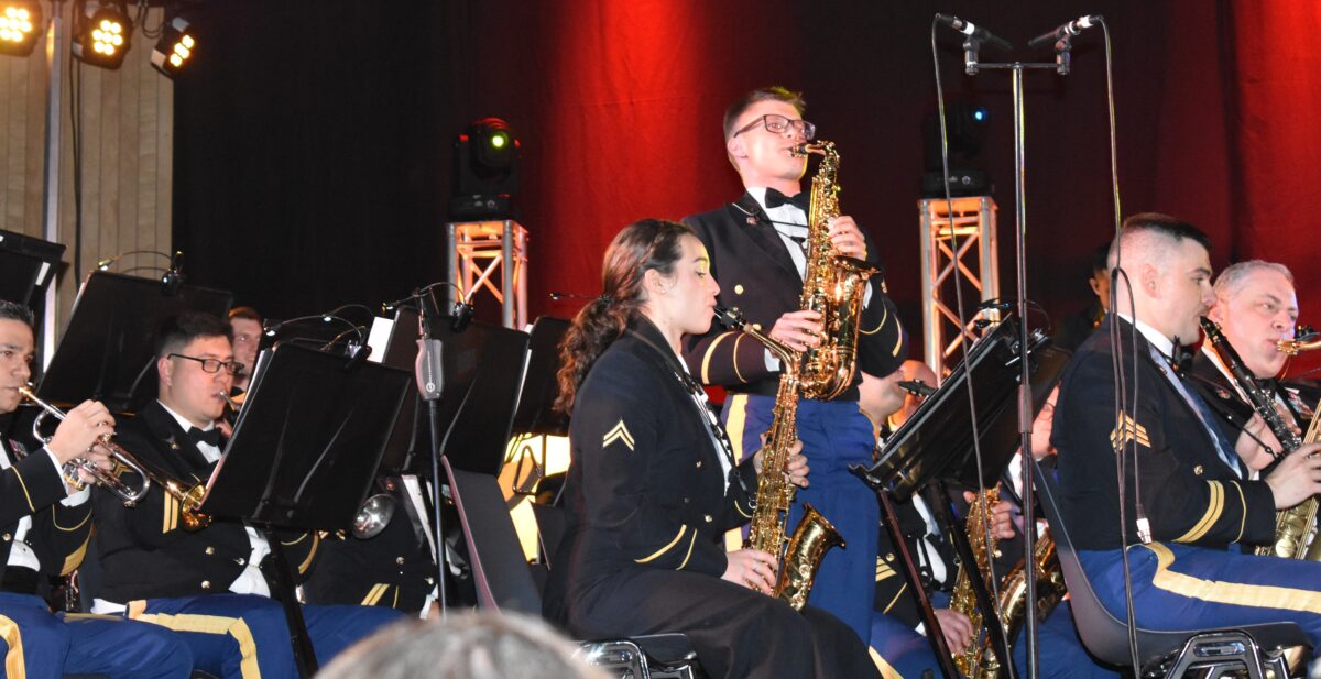 Einstimmung auf Weihnachten mit der „USAREUR and Africa Band“
