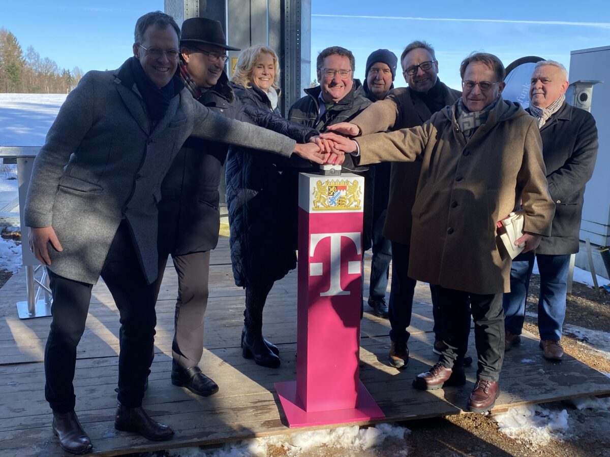 Mobilfunkmast „Auf den Bränden“ schließt Funkloch