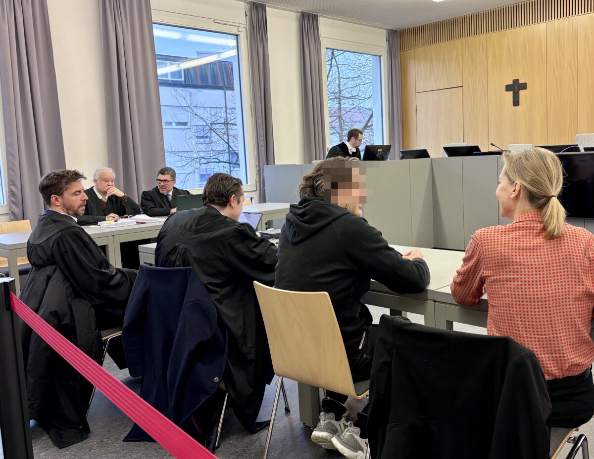Champagner-Prozess: Verteidiger schießen gegen Staatsanwalt – der schießt zurück