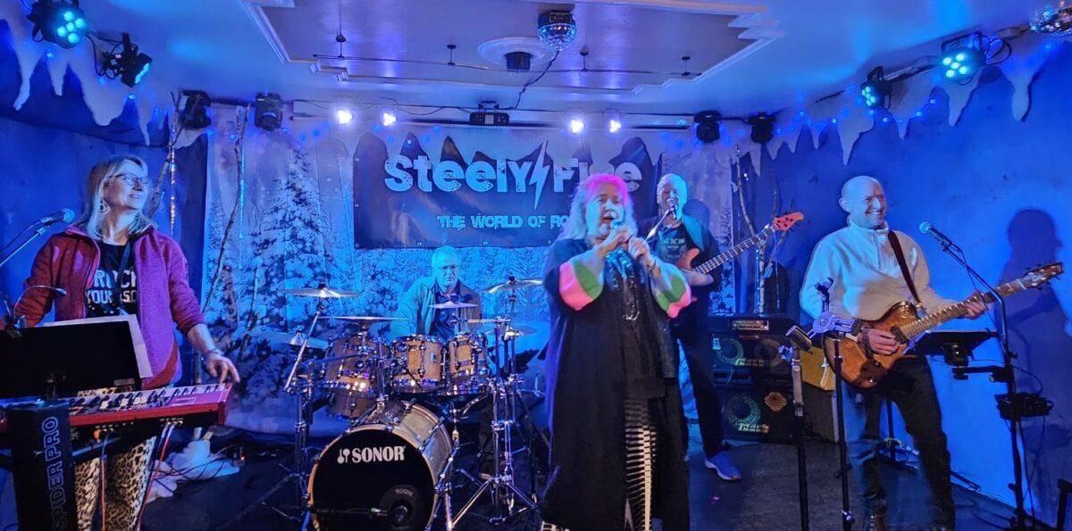 „Steely Five“ auf der „Live Stage“