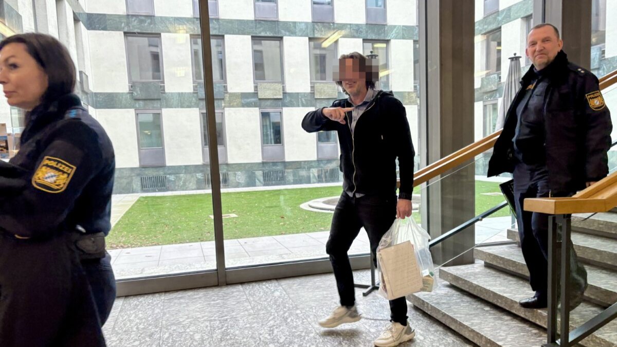 Champagner-Prozess: Angeklagter bleibt (zunächst) in Haft – Zollfahnder als Zeugen