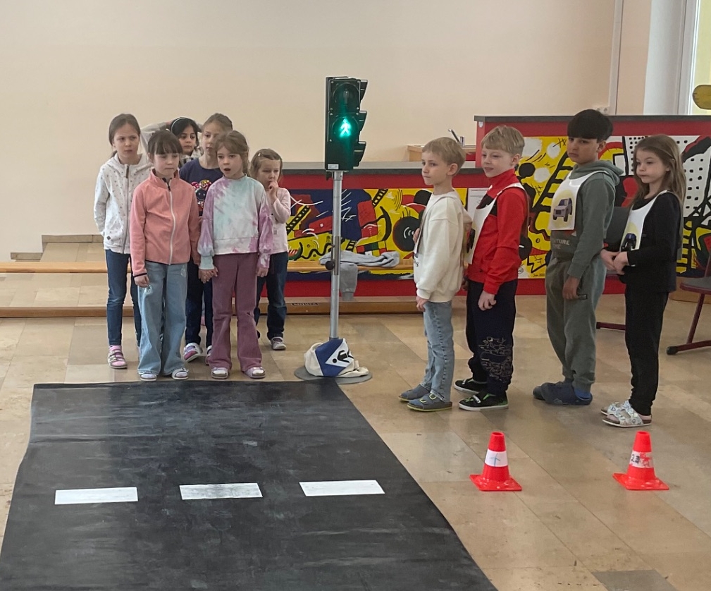 Sicher unterwegs von Anfang an: Verkehrstraining mit ADACus begeistert Erstklässler der Grundschule Pressath