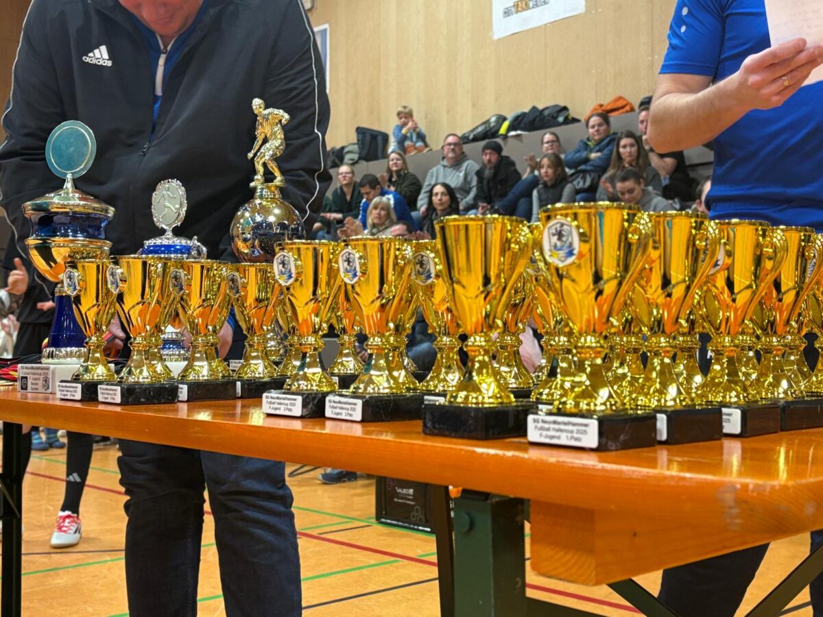 Fußballfest zwischen den Jahren: SG NeunMantelHammer begeistert 500 Kinder