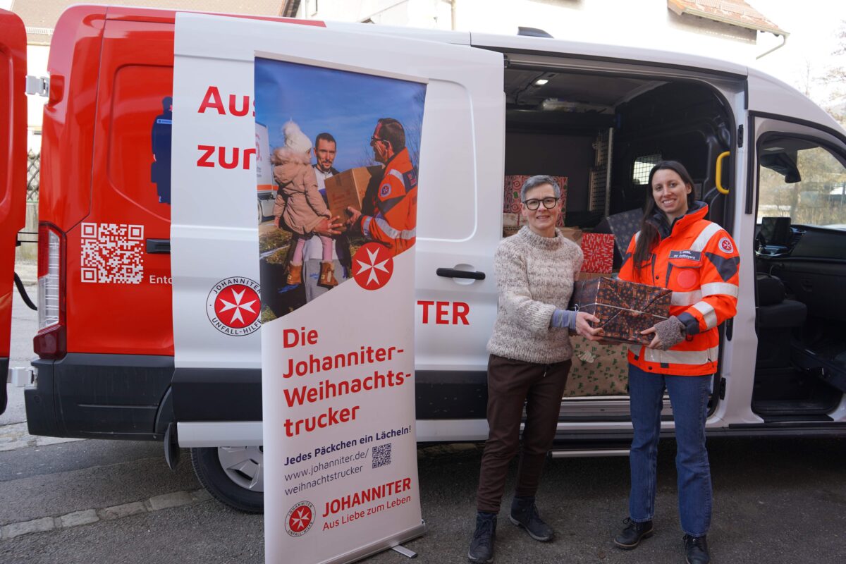 Johanniter spenden 40 Pakete an die Tafel in Amberg
