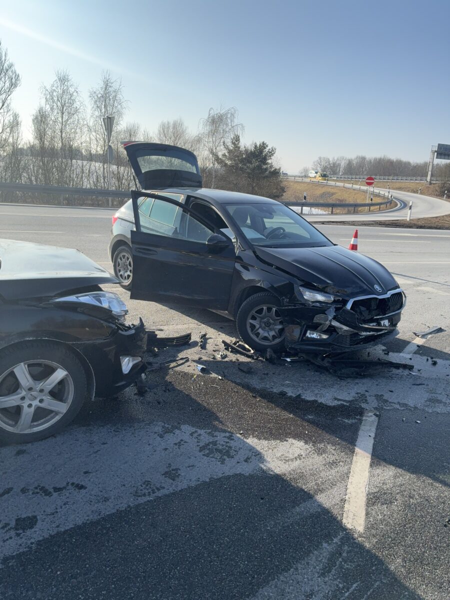 Unfall auf der B85 mit zwei Verletzten