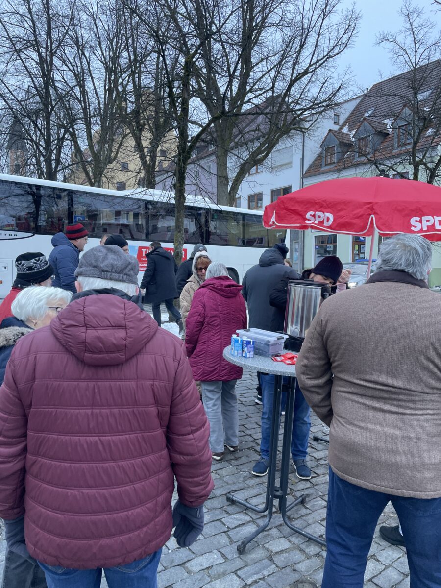 Rote Landkreistour bringt SPD mit Bürgern in Neustadt ins Gespräch