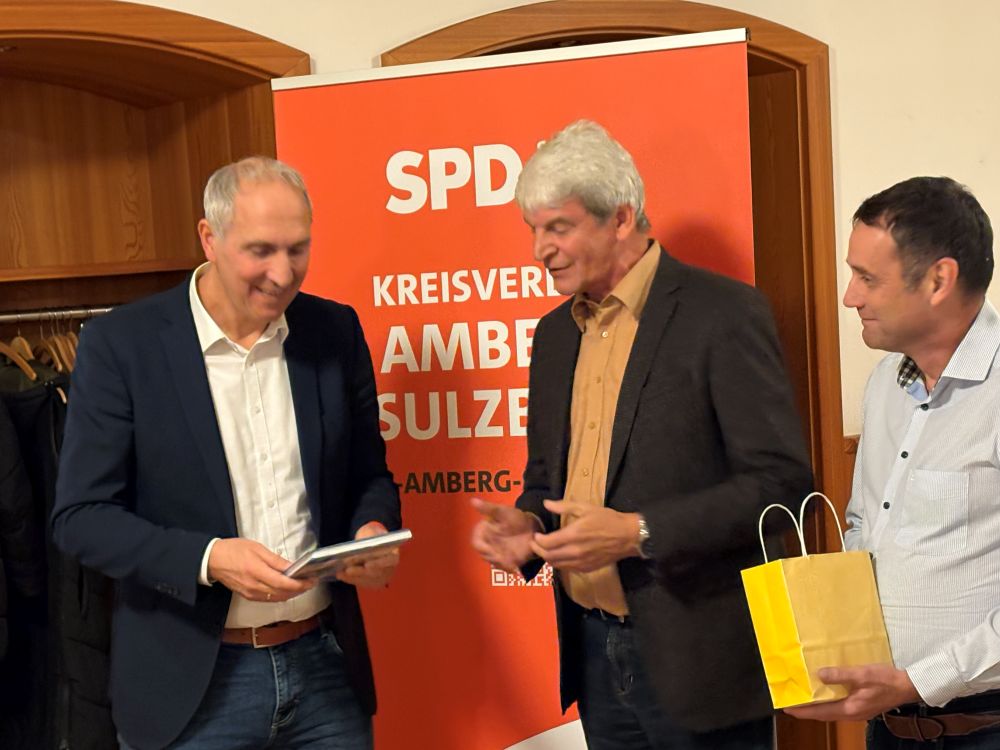 Abgeordneter Christoph Schmid informiert über Verteidigungs- und Sicherheitspolitik