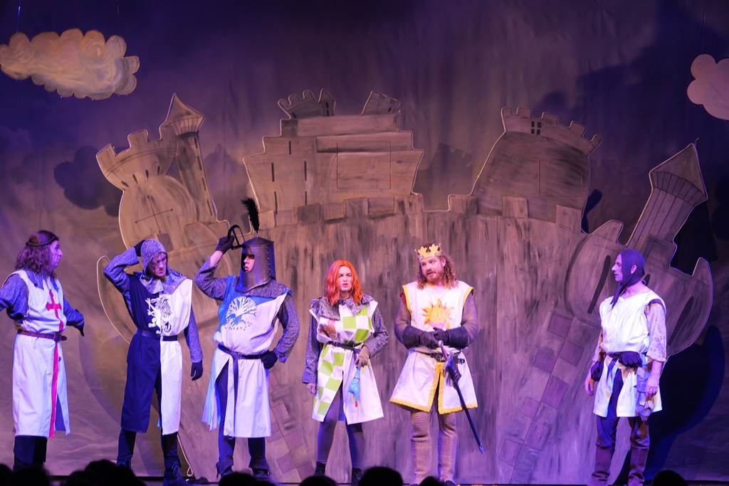 Szenen aus der Filmgeschichte: „Spamalot“ startet in Neustadt in die neue Saison
