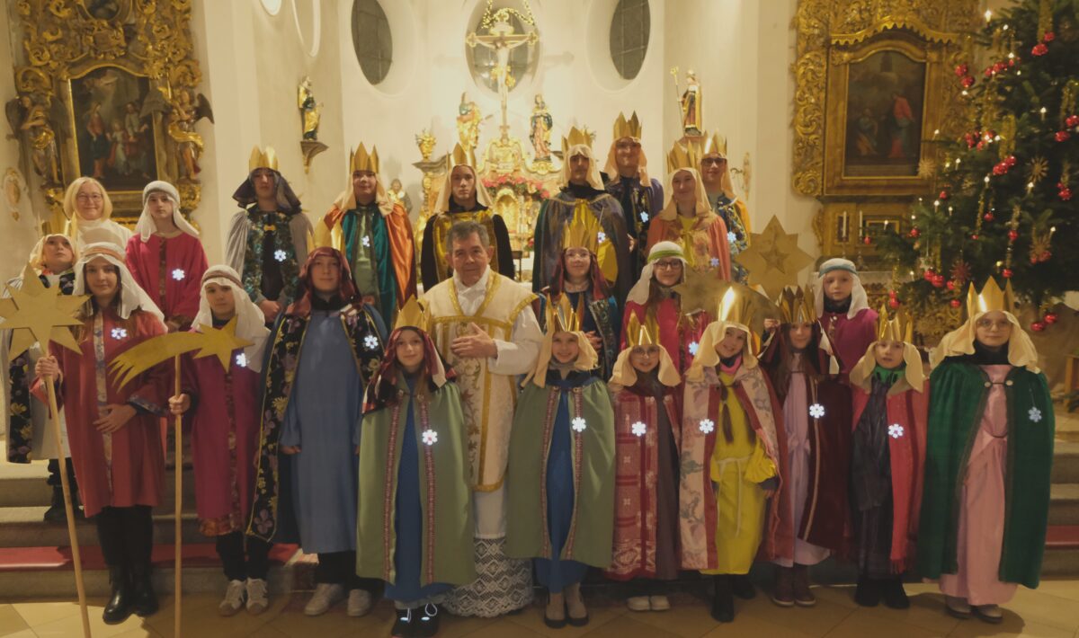 Sternsinger in Floß setzen Zeichen gegen Kinderarbeit