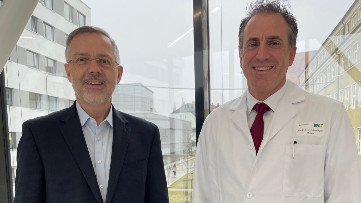 Neue Leitung für Kliniken Nordoberpfalz:  Prof. Thomas Bschleipfer und Stephan Schumacher rücken auf