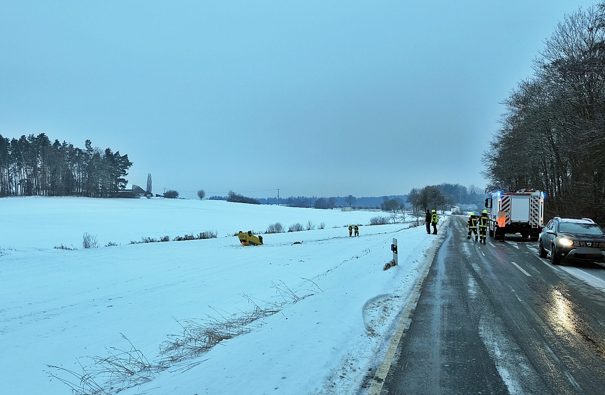 Barbaraberg – Auto überschlägt sich auf winterlicher Fahrbahn
