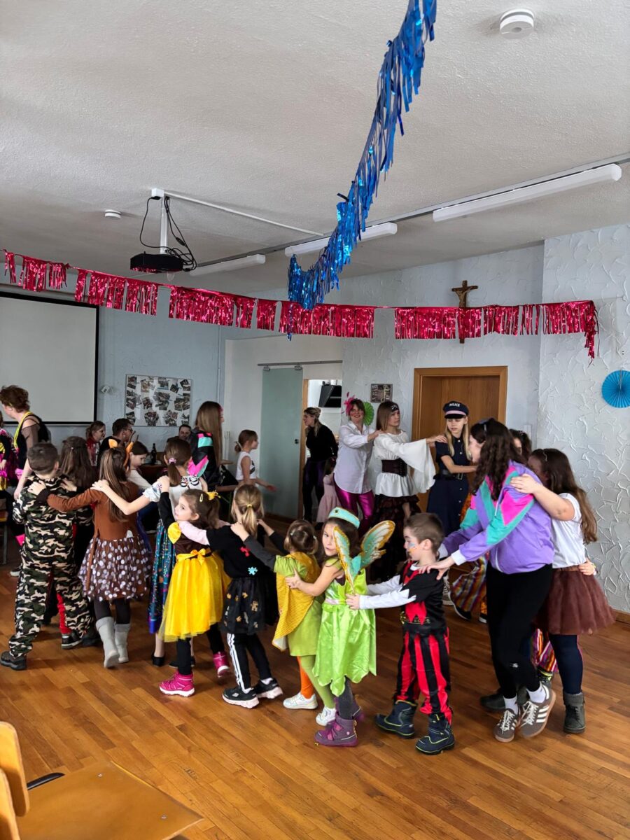 Bunter Kinderfasching begeistert Burkhardsrieth am Rosenmontag