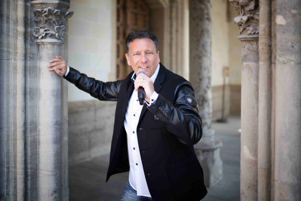 Gospelkonzert mit Reiner Kowalski begeistert in Grafenwöhr