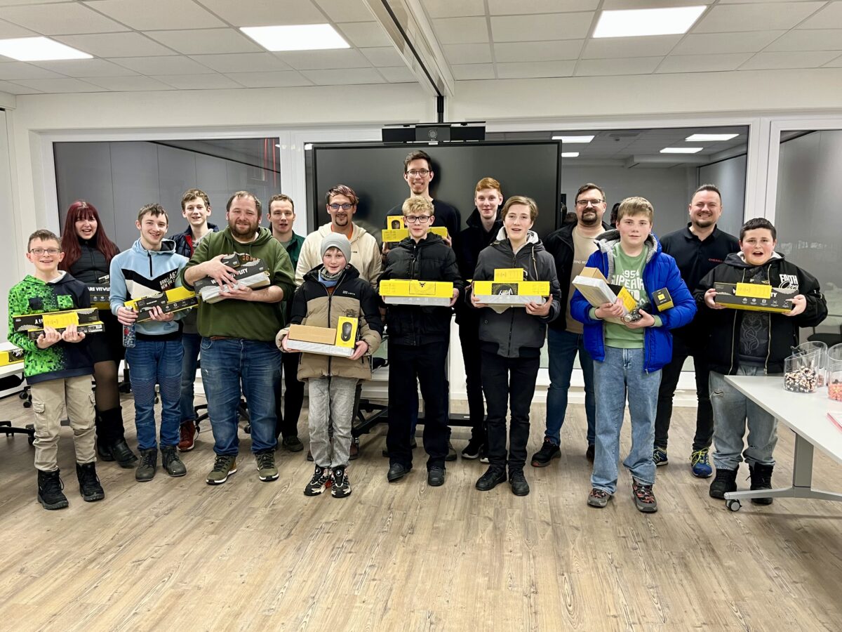 IT-Bastler aus Burglengenfeld besuchen Cherry in Auerbach