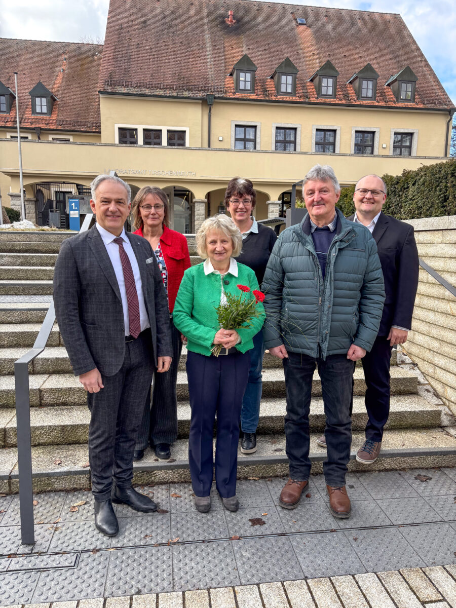 Landrat verabschiedet zwei Beschäftigte im Landratsamt Tirschenreuth