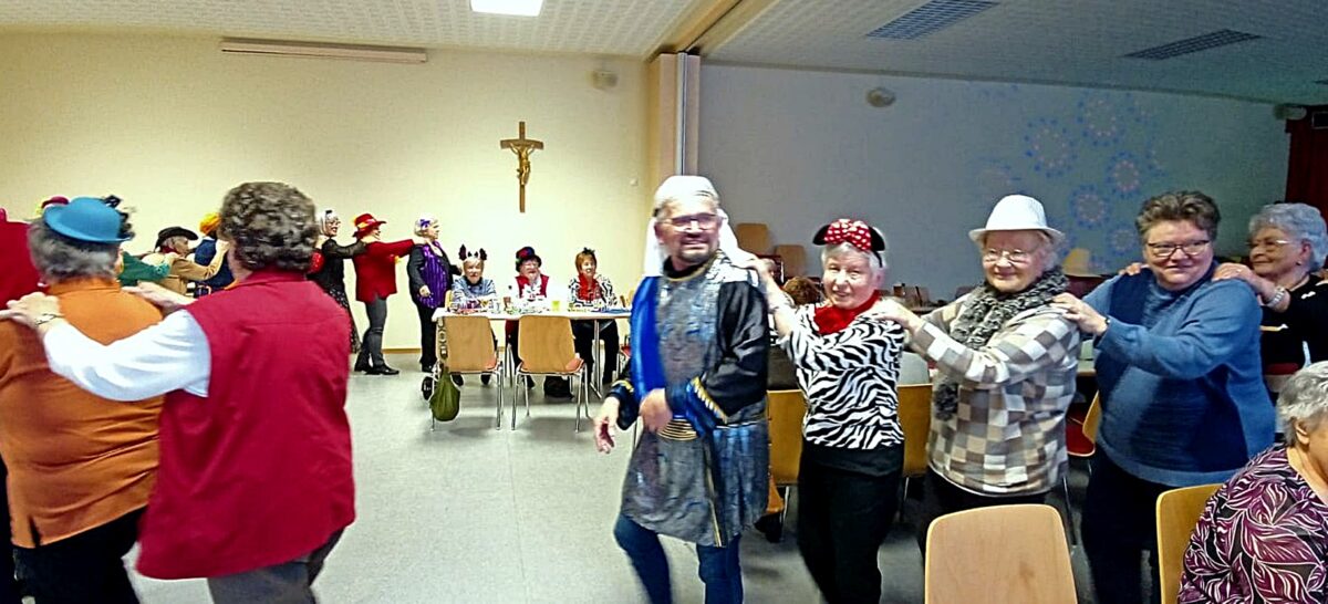 Lebensfreude kennt kein Alter beim Seniorenfasching in Schirmitz