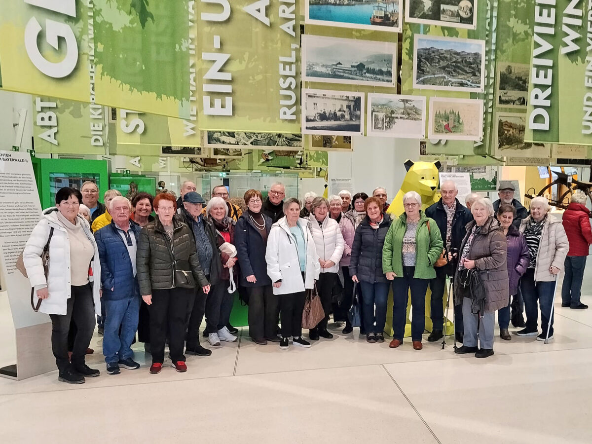 Senioren aus Maxhütte-Haidhof besuchen das Haus der Bayerischen Geschichte