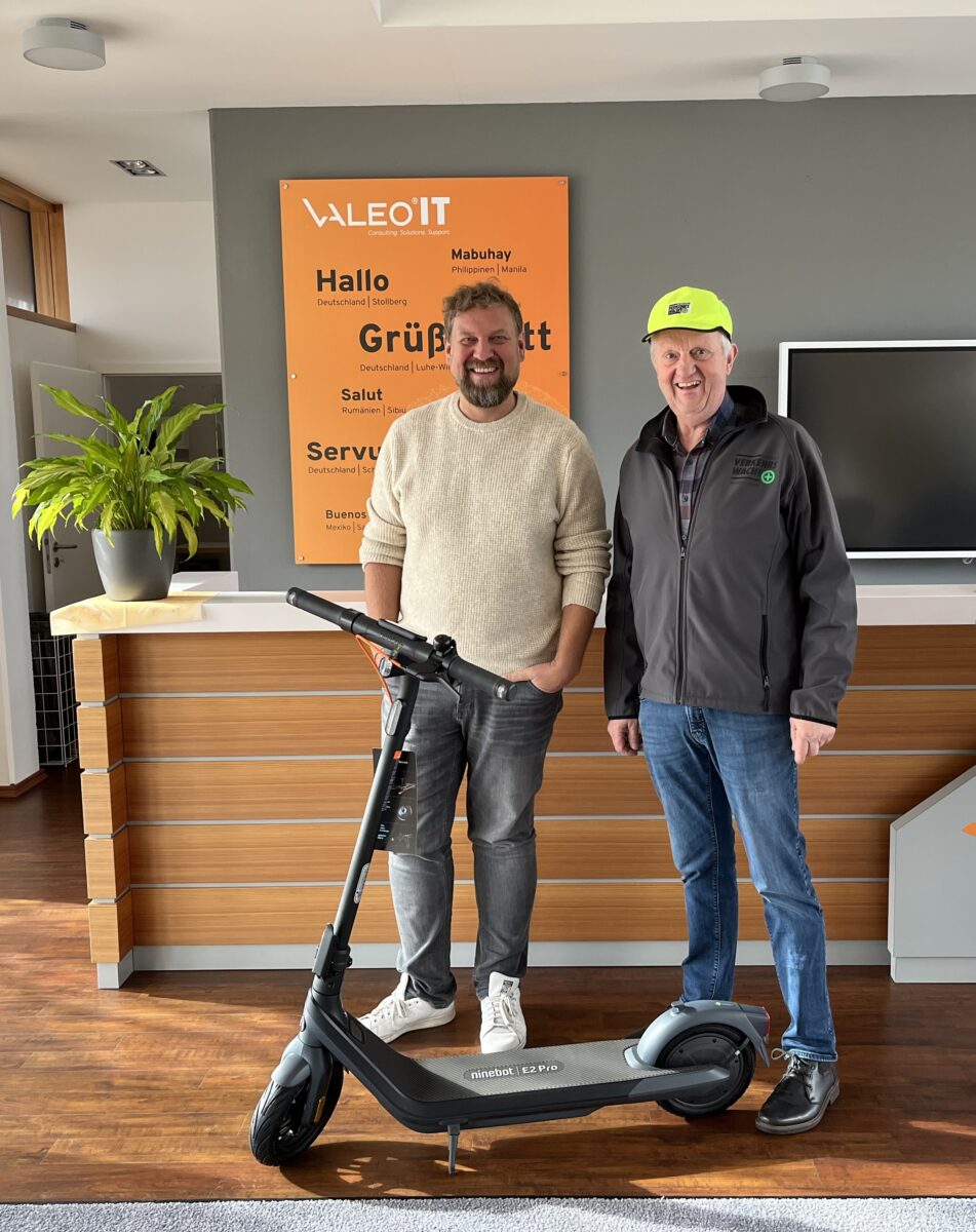 Valeo IT spendet E-Scooter an Ortsverkehrswacht Weiden