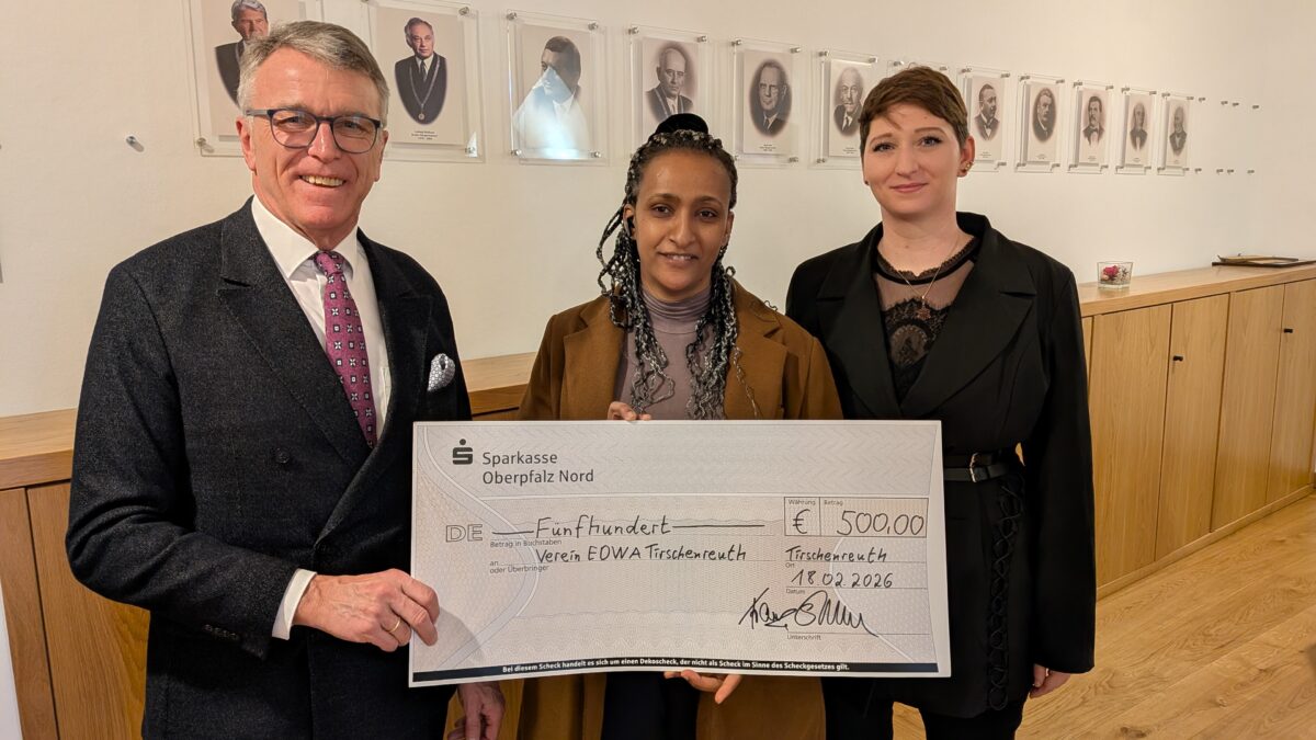 Weihnachtsspende der Stadt Tirschenreuth über 500 Euro für EDWA