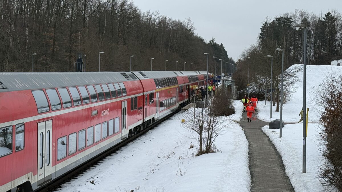 Technischer Defekt: Regionalexpress bei Altenstadt/WN evakuiert