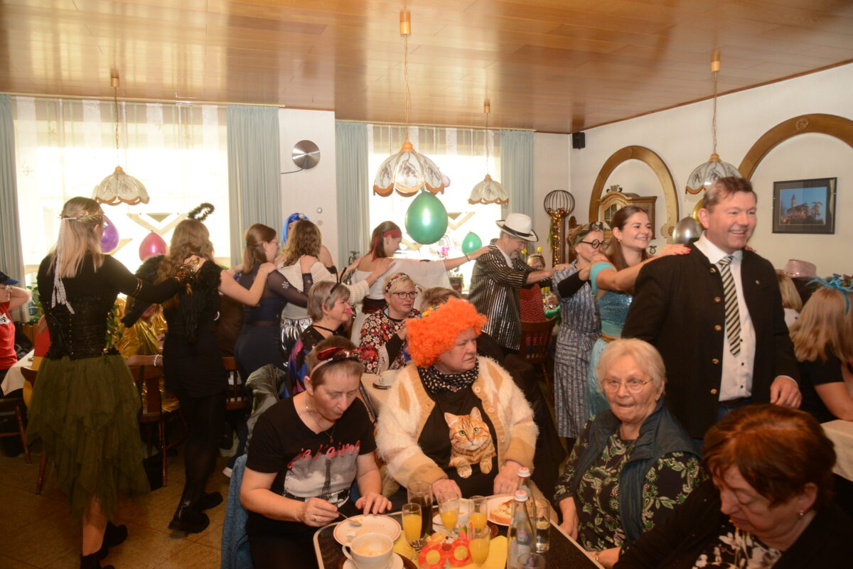 Frauenfrühstück begeistert am Unsinnigen Donnerstag in Pleystein