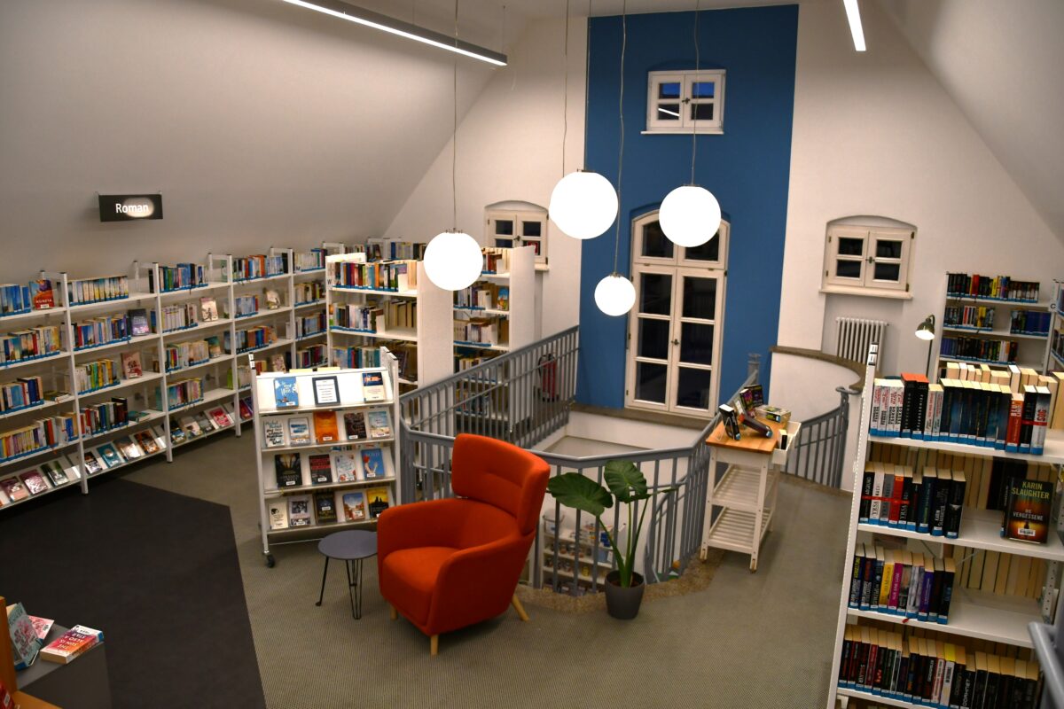 Stadtbibliothek öffnet nach Renovierung wieder in Burglengenfeld